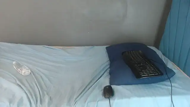 LILLYSLUT online show from October 2025 11:44:02 AM