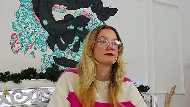 MaeLili online show from December 2025 07:28:02 AM