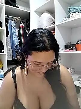 Snapshot of AuroraChest chatting on September 2025 08:18:02 AM AuroraChest online show from September 2025 08:18:02 AM