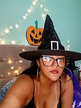 Snapshot of AuroraChest chatting on October 2025 08:35:01 PM AuroraChest online show from October 2025 08:35:01 PM