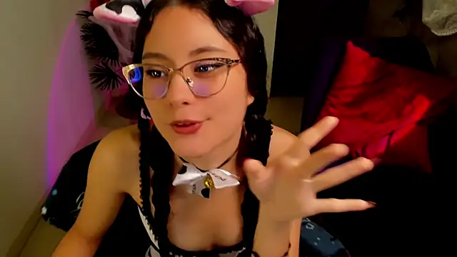 Snapshot of Krysten_Riter chatting on October 2025 02:39:02 PM Krysten Riter online show from October 2025 02:39:02 PM