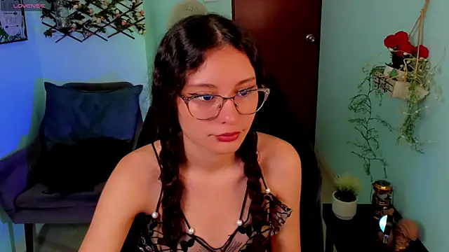 Snapshot of Krysten_Riter chatting on November 2025 06:07:02 PM Krysten Riter online show from November 2025 06:07:02 PM