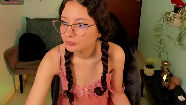 Snapshot of Krysten_Riter chatting on November 2025 01:44:01 PM Krysten Riter online show from November 2025 01:44:01 PM