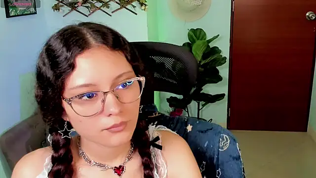 Snapshot of Krysten_Riter chatting on November 2025 02:40:02 PM Krysten Riter online show from November 2025 02:40:02 PM