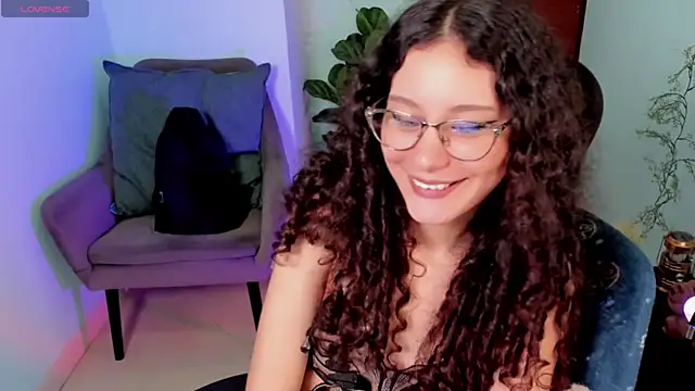 Snapshot of Krysten_Riter chatting on November 2025 02:53:02 PM Krysten Riter online show from November 2025 02:53:02 PM