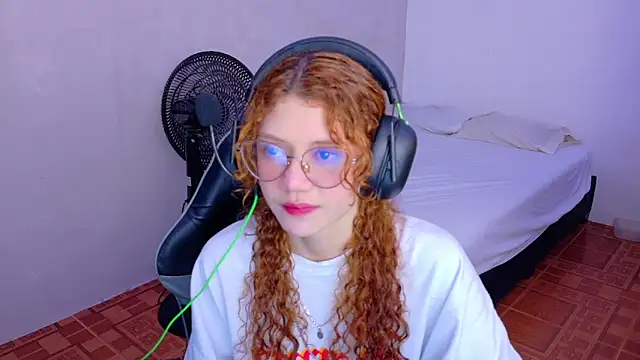 Snapshot of Birdie_0 chatting on September 2025 01:22:02 PM Birdie 0 online show from September 2025 01:22:02 PM