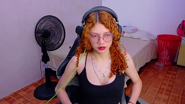 Snapshot of Birdie_0 chatting on September 2025 01:12:01 PM Birdie 0 online show from September 2025 01:12:01 PM