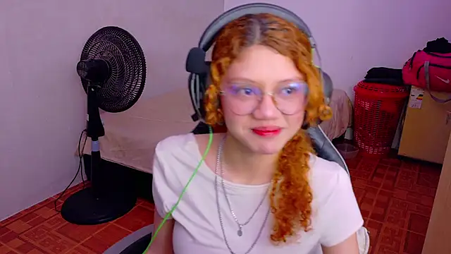 Snapshot of Birdie_0 chatting on September 2025 01:24:02 PM Birdie 0 online show from September 2025 01:24:02 PM