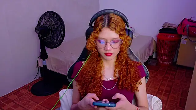 Snapshot of Birdie_0 chatting on September 2025 01:41:02 AM Birdie 0 online show from September 2025 01:41:02 AM