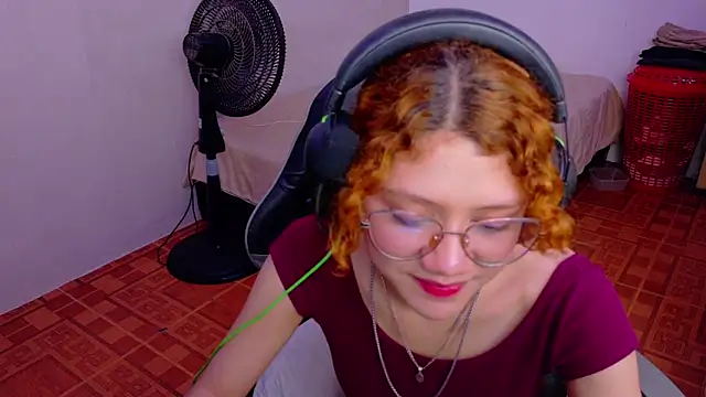 Snapshot of Birdie_0 chatting on September 2025 02:20:01 PM Birdie 0 online show from September 2025 02:20:01 PM