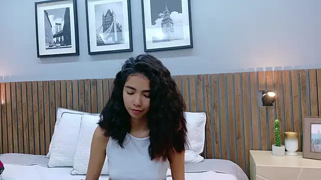 Snapshot of luna_roja25 chatting on December 2025 02:24:02 PM luna roja25 online show from December 2025 02:24:02 PM