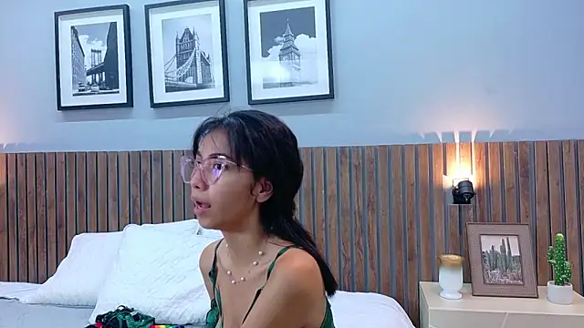 Snapshot of luna_roja25 chatting on February 2026 02:05:01 PM luna roja25 online show from February 2026 02:05:01 PM