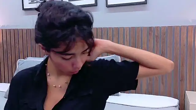 Snapshot of luna_roja25 chatting on March 2026 12:44:01 PM luna roja25 online show from March 2026 12:44:01 PM