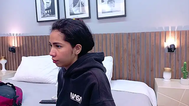 Snapshot of luna_roja25 chatting on March 2026 12:33:02 PM luna roja25 online show from March 2026 12:33:02 PM