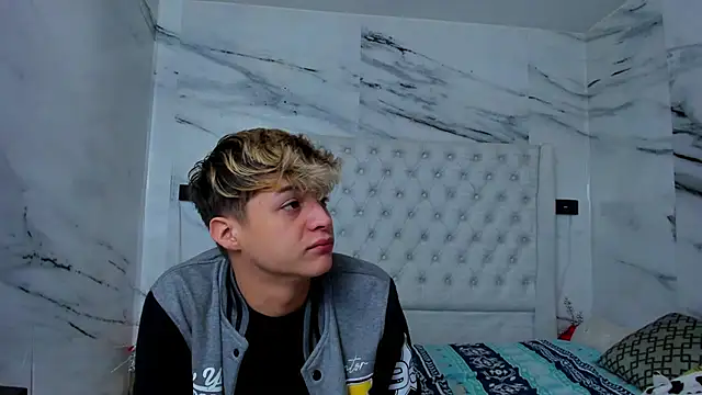 Ari and Storm online show from November 2025 01:28:02 PM