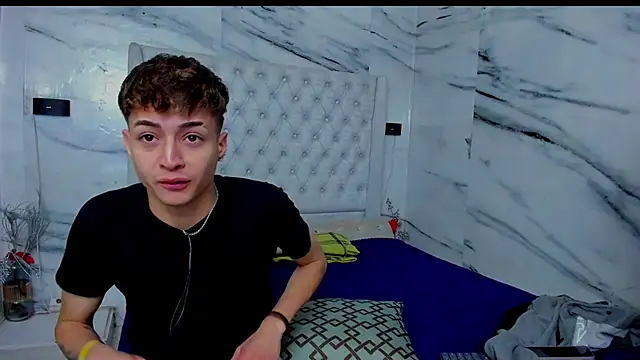 Ari and Storm online show from November 2025 01:33:02 PM