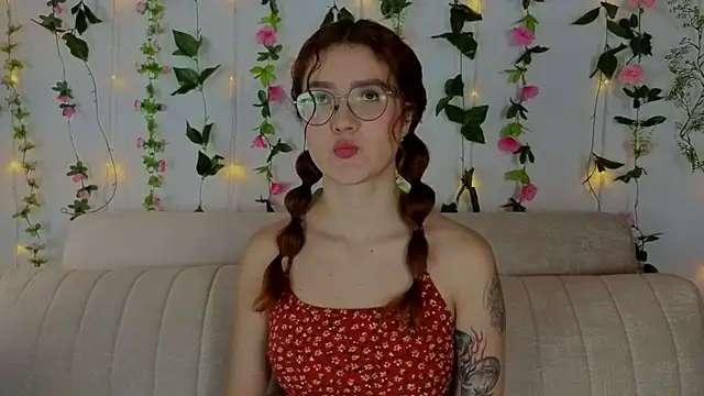 Snapshot of MiaWinxxx chatting on September 2025 08:45:01 PM MiaWinxxx online show from September 2025 08:45:01 PM