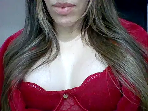 Snapshot of Yasleal chatting on June 2026 10:32:01 PM Yasleal online show from June 2026 10:32:01 PM