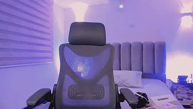 SkyThompson online show from October 2025 04:09:02 AM