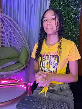 Kiara Zahiri   online show from September 2025 11:00:01 AM