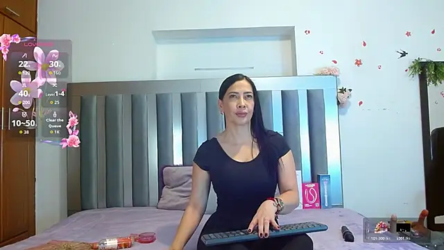 cortney tayler online show from November 2025 01:56:02 PM