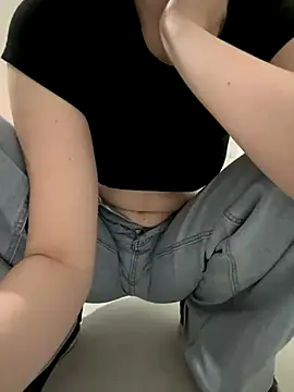 Snapshot of Cumonmme chatting on October 2025 11:13:02 PM Cumonmme online show from October 2025 11:13:02 PM