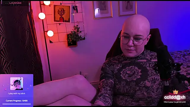 Snapshot of MossPrince chatting on November 2025 04:20:01 PM MossPrince online show from November 2025 04:20:01 PM