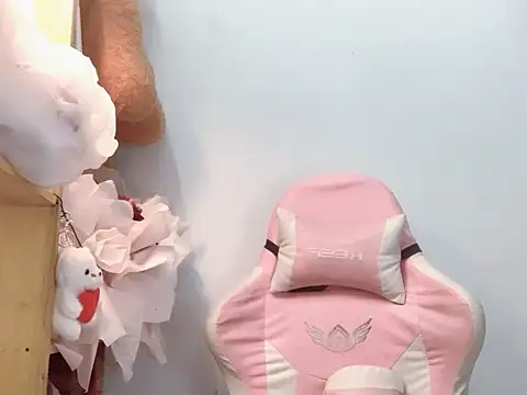 Pony898 online show from December 2025 06:02:01 PM