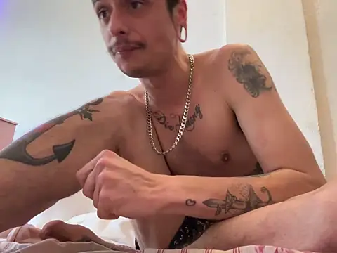 Snapshot of chrisalmeid_ chatting on October 2025 08:20:02 PM chrisalmeid online show from October 2025 08:20:02 PM