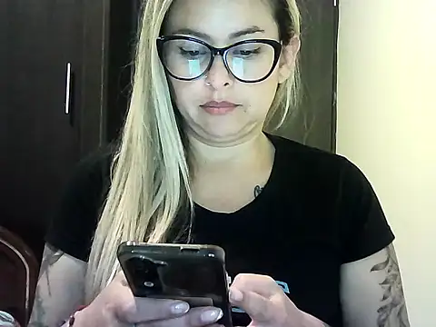 Valery  Rouse  online show from December 2025 10:47:02 PM