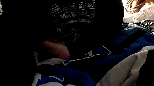 GeilerHSVFAN1989 online show from December 2025 09:40:01 AM