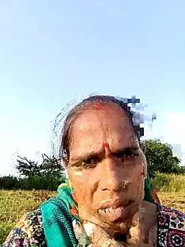 Snapshot of Hot-honi chatting on October 2025 11:31:01 AM Hot-honi online show from October 2025 11:31:01 AM