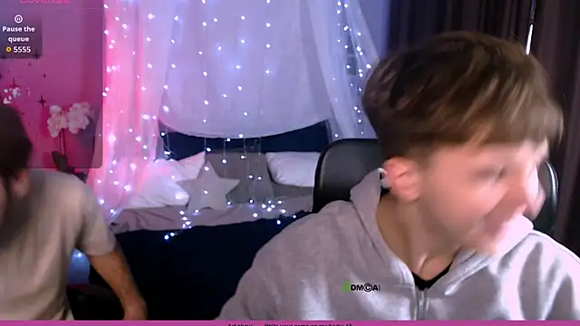 travis wolf  online show from November 2025 07:57:01 PM