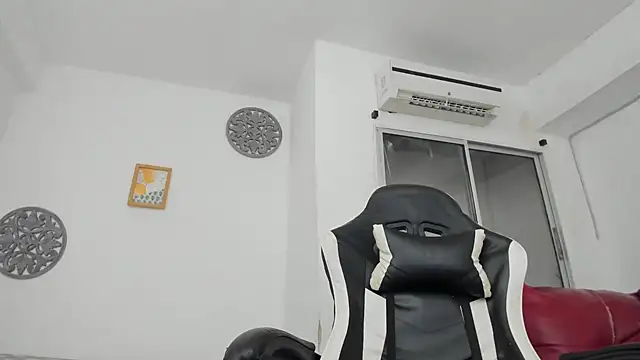 Jax Maliq online show from October 2025 12:20:01 AM