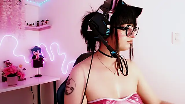 Lunyhose online show from December 2025 07:34:02 PM