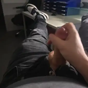 Snapshot of stunning_stallion chatting on November 2025 01:26:01 AM stunning stallion online show from November 2025 01:26:01 AM