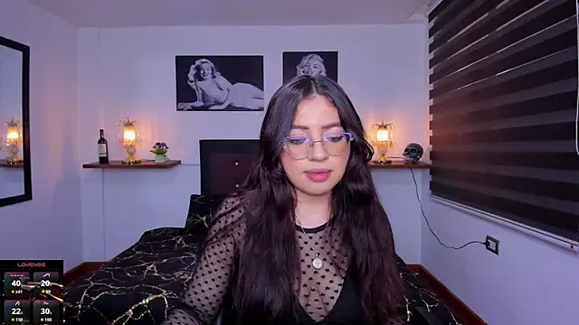 Snapshot of Barbara_Jonesss_4 chatting on October 2025 07:32:02 PM Barbara Jonesss 4 online show from October 2025 07:32:02 PM
