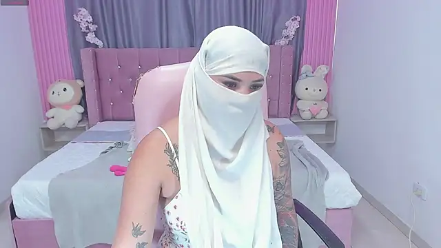 Snapshot of Nayla-Mouna chatting on September 2025 07:46:02 PM Nayla-Mouna online show from September 2025 07:46:02 PM
