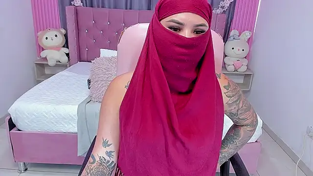 Snapshot of Nayla-Mouna chatting on September 2025 07:48:01 PM Nayla-Mouna online show from September 2025 07:48:01 PM