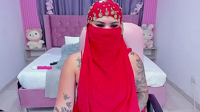 Snapshot of Nayla-Mouna chatting on September 2025 07:58:02 PM Nayla-Mouna online show from September 2025 07:58:02 PM
