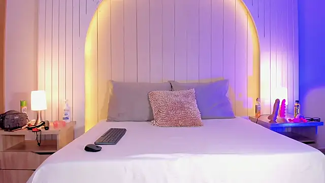 ALICESANDOVAL online show from December 2025 11:25:02 AM