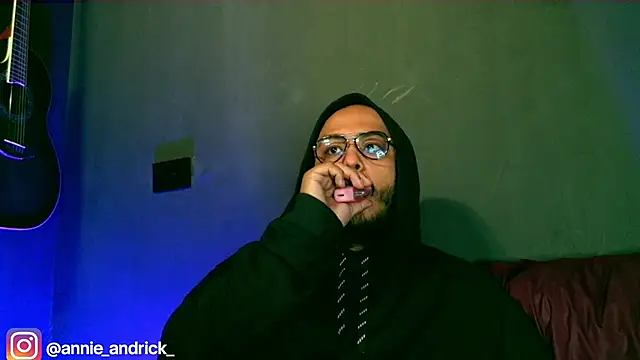  leda swan  online show from October 2025 01:21:01 PM