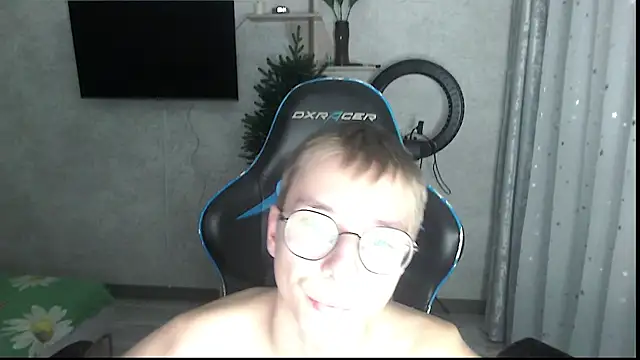 glasses cat online show from January 2026 09:38:02 PM