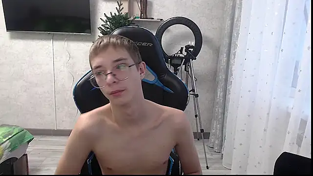 glasses cat online show from January 2026 06:51:02 AM