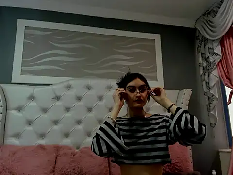 naomi cooper   online show from October 2025 01:45:02 PM