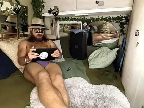 JuliCarl online show from October 2025 08:39:01 PM