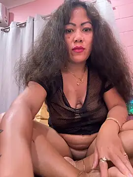 Snapshot of Lindarossyta chatting on November 2025 11:40:02 PM Lindarossyta online show from November 2025 11:40:02 PM