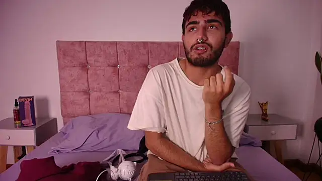 Snapshot of Ares_Alpha chatting on November 2025 06:40:02 PM Ares Alpha online show from November 2025 06:40:02 PM