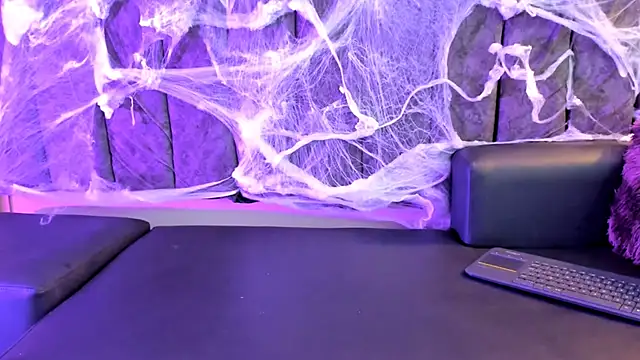 Snapshot of Rowan_Mills chatting on October 2025 08:17:02 PM Rowan Mills online show from October 2025 08:17:02 PM