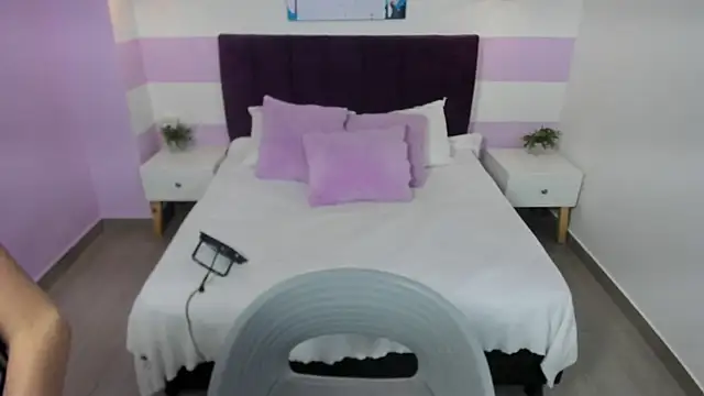 antonellariva  online show from September 2025 09:06:02 PM